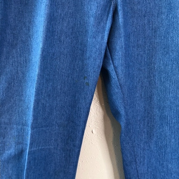 Wrangler Light Wash Jeans w/ spot on knee w/ hook closure Men's 44 x 30 - Picture 7 of 12